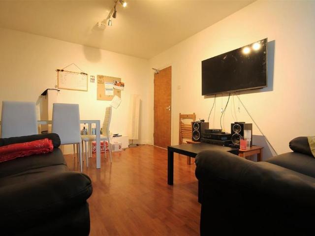 6 bedroom maisonette to rent