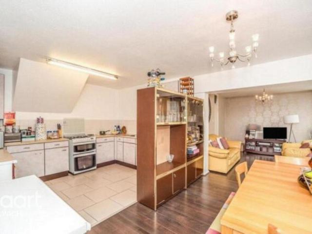 6 bedroom maisonette for sale