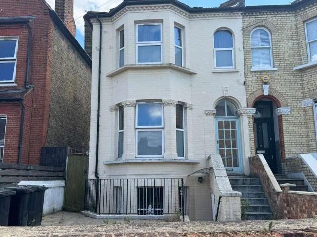6 Bedroom Maisonette Flat