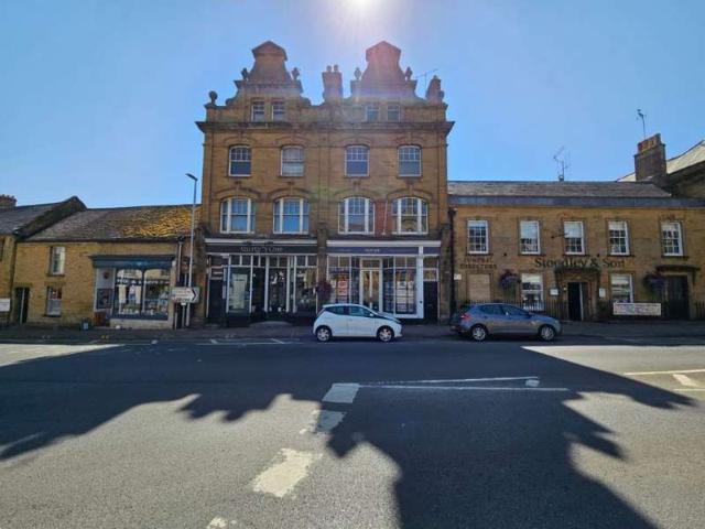 6 Bedroom Maisonette Flat