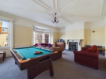 6 Bedroom Mid Terraced House