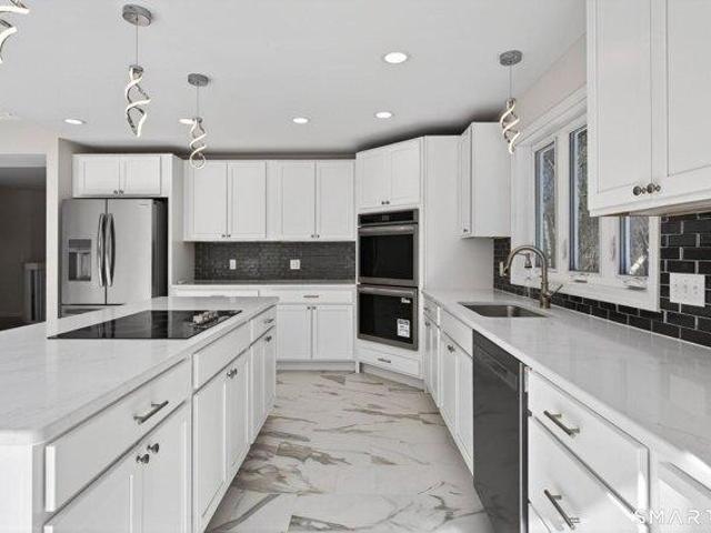 6 bedroom, Middletown CT 06457 104570933