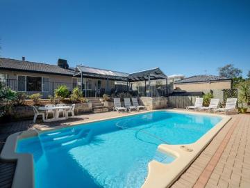 6 Bedroom House Mindarie, WA 102590698