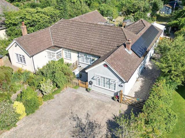 6 bedroom semi detached bungalow for sale