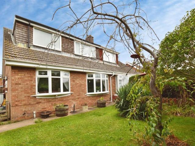 6 bedroom semi detached bungalow for sale