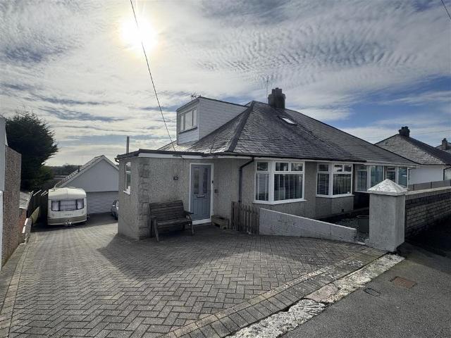6 bedroom semi detached bungalow for sale