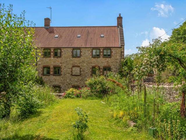 6 Bedroom Semi Detached House
