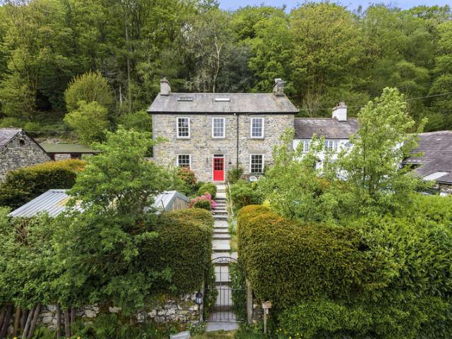 6 Bedroom Semi Detached House