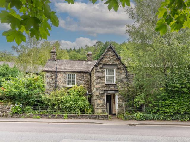6 Bedroom Semi Detached House