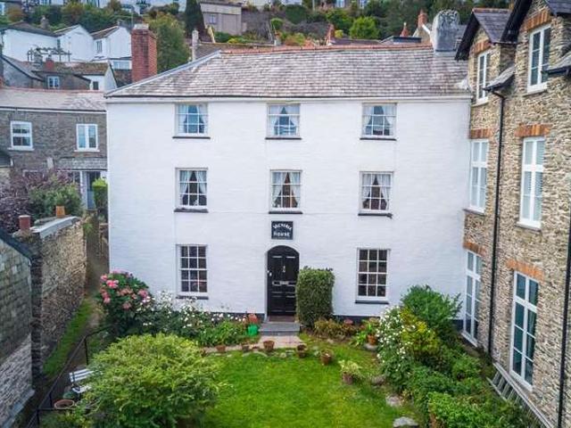 6 Bedroom Semi Detached House