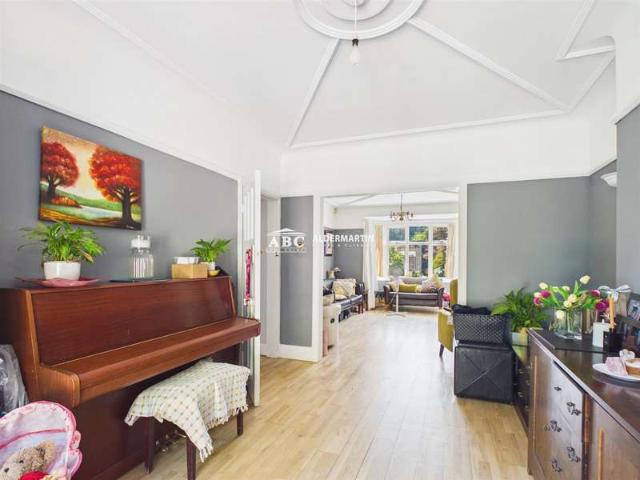 6 Bedroom Semi Detached House