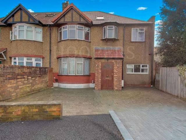 6 Bedroom Semi Detached House