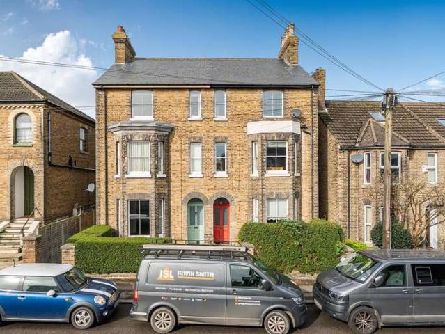 6 Bedroom Semi Detached House