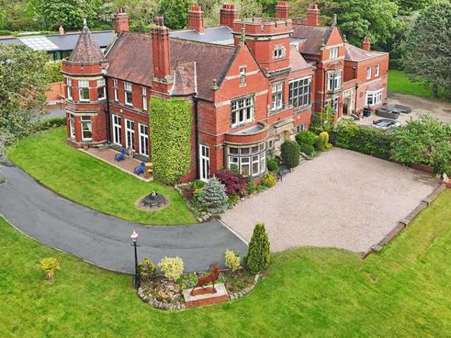 6 Bedroom Semi Detached House