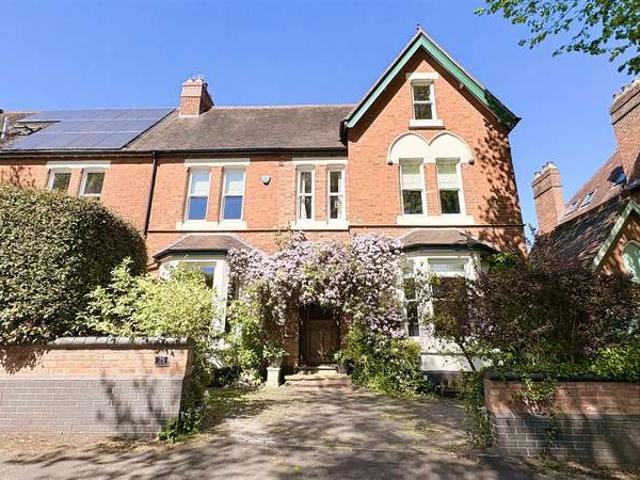 6 Bedroom Semi Detached House