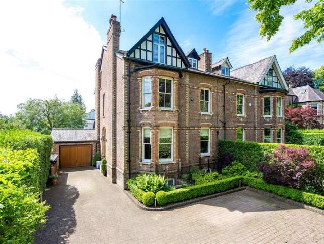 6 Bedroom Semi Detached House
