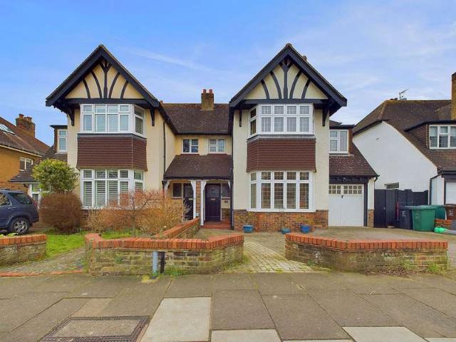 6 Bedroom Semi Detached House