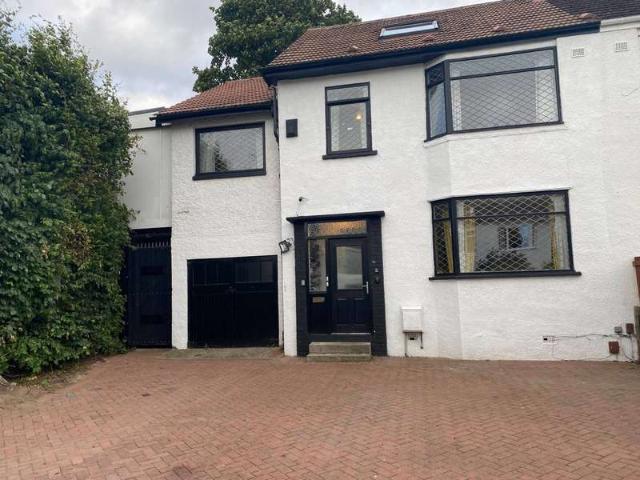 6 Bedroom Semi Detached House