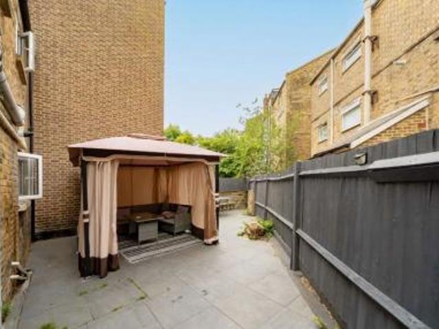 6 bedroom Semi detached house To Let