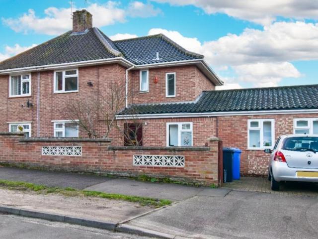 6 bedroom Semi detached house To Let