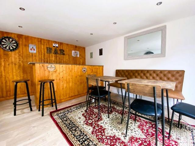6 bedroom Semi detached house To Let