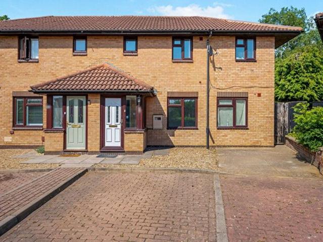 6 Bedroom Semi Detached House To Rent In Pomander Crescent, Walnut Tree, Milton Keynes, MK7