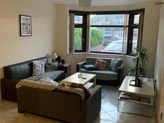 6 bedroom semi detached house to rent