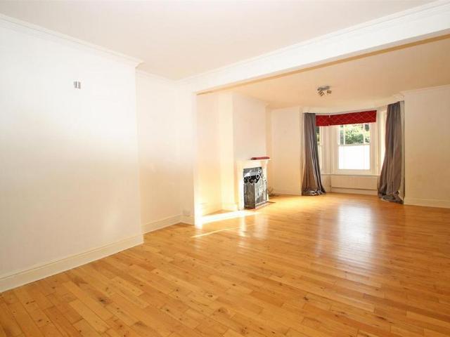 6 bedroom semi detached house to rent