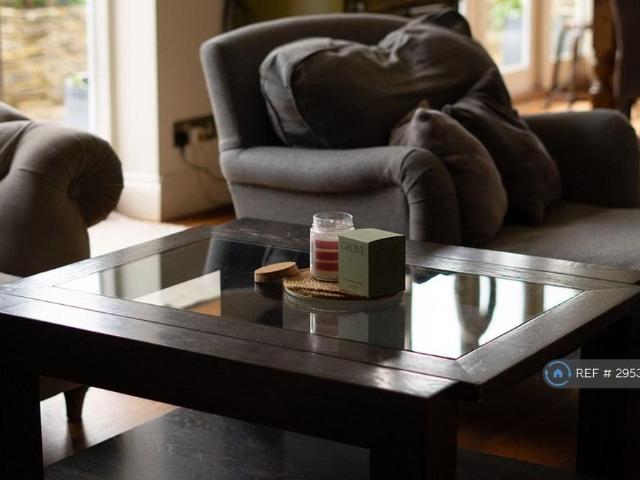6 bedroom semi detached house to rent