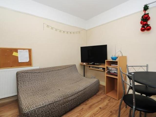 6 bedroom semi detached house to rent