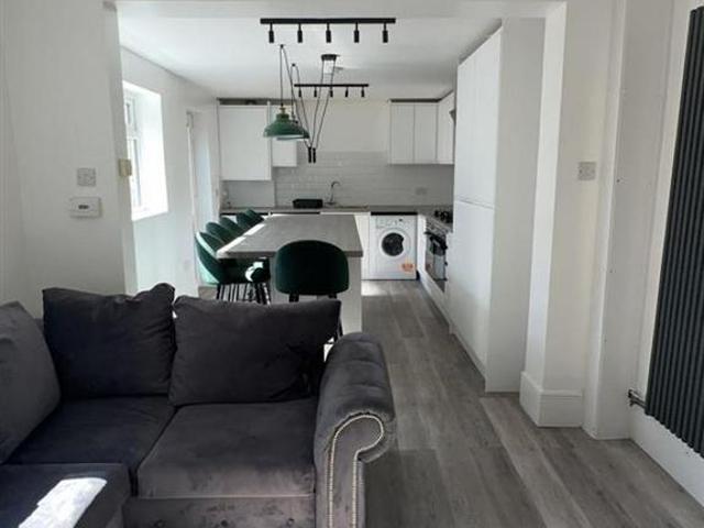 6 bedroom semi detached house to rent