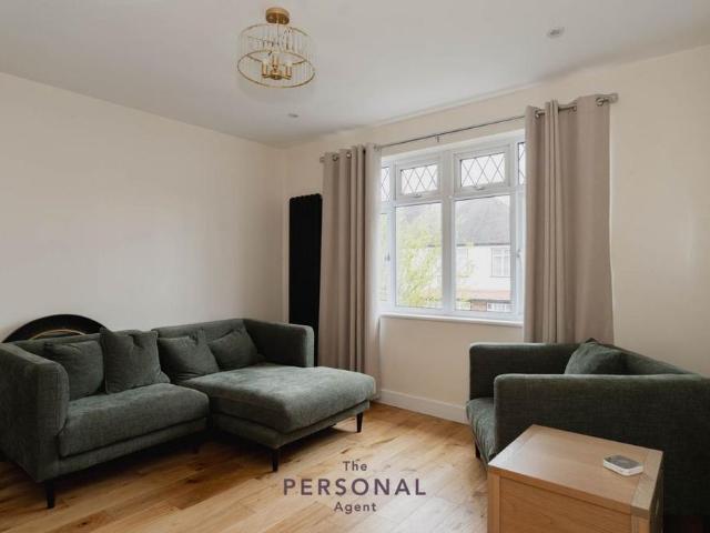 6 bedroom semi detached house to rent
