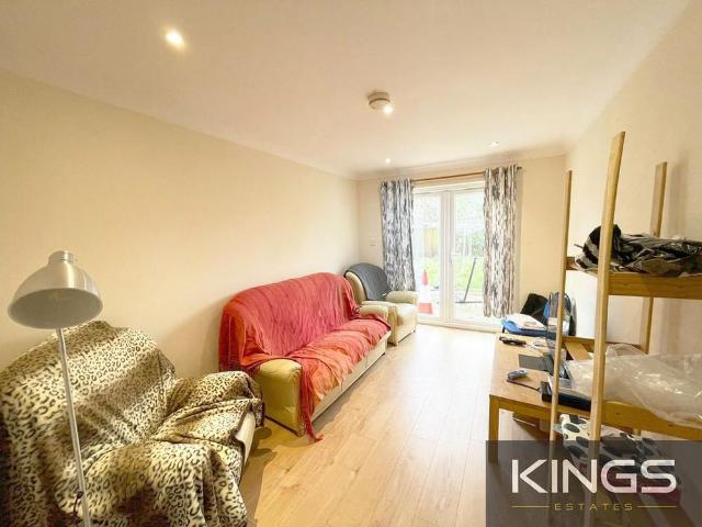 6 bedroom semi detached house to rent