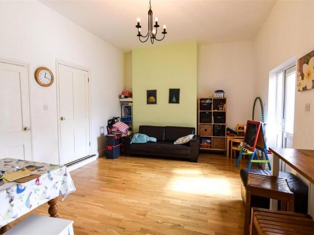 6 bedroom semi detached house to rent