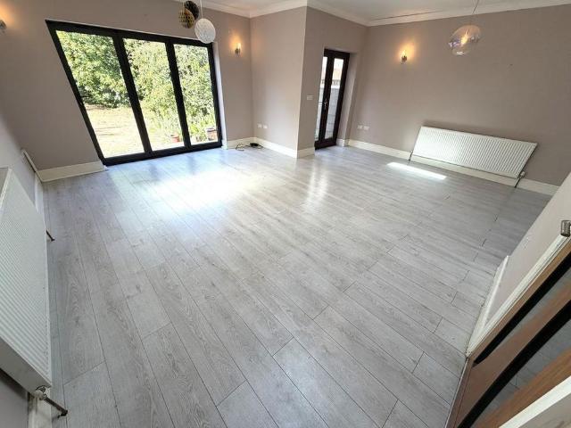 6 bedroom semi detached house to rent