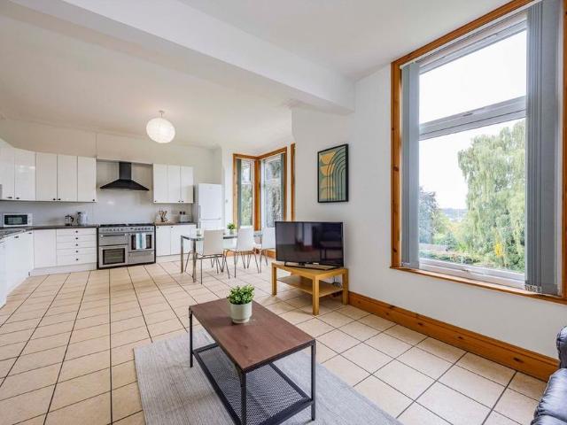 6 bedroom semi detached house to rent