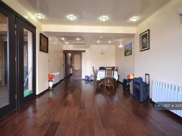 6 bedroom semi detached house to rent