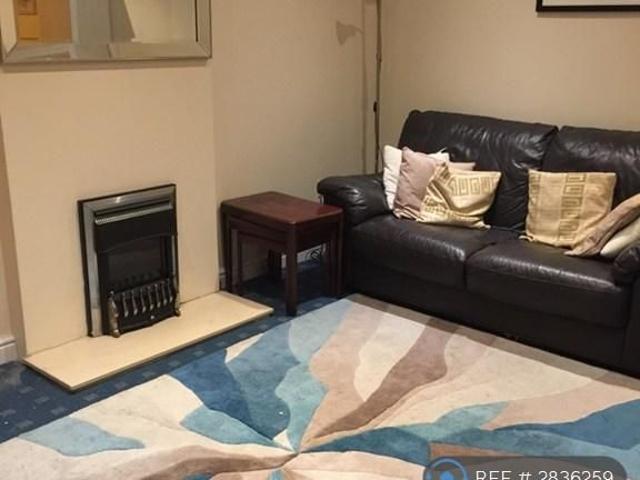 6 bedroom semi detached house to rent