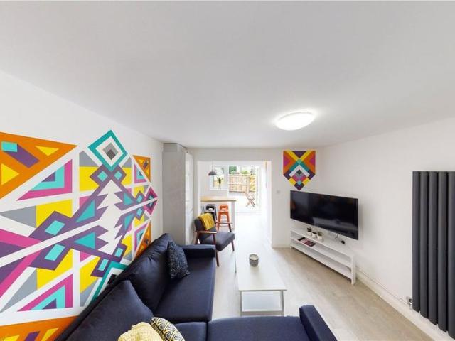 6 bedroom semi detached house to rent