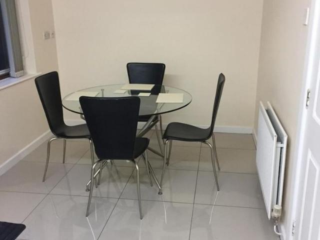 6 bedroom semi detached house to rent