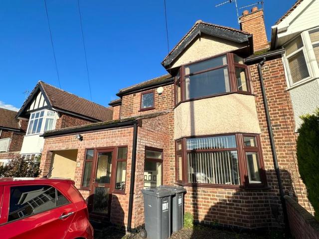 6 bedroom semi detached house to rent