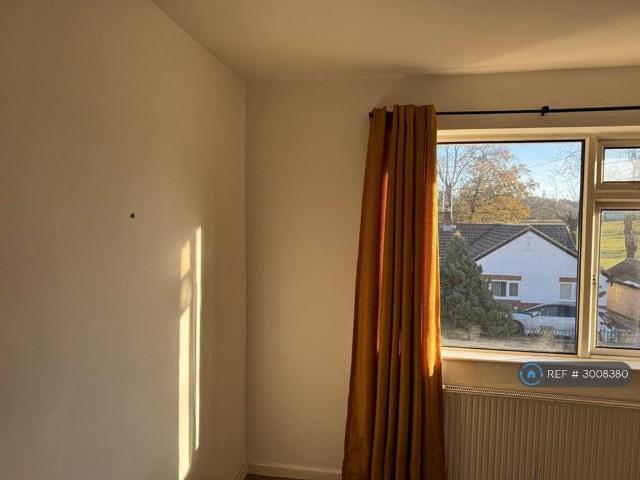 6 bedroom semi detached house to rent