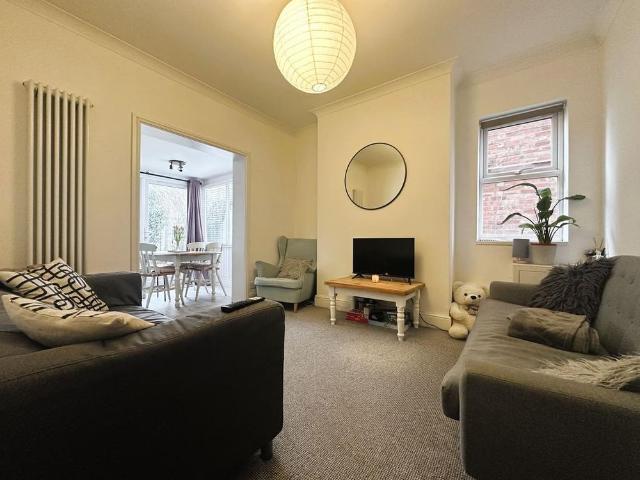 6 bedroom semi detached house to rent