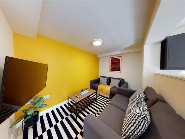 6 bedroom semi detached house to rent