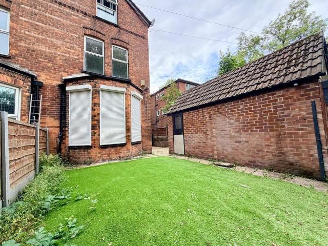 6 bedroom semi detached house to rent