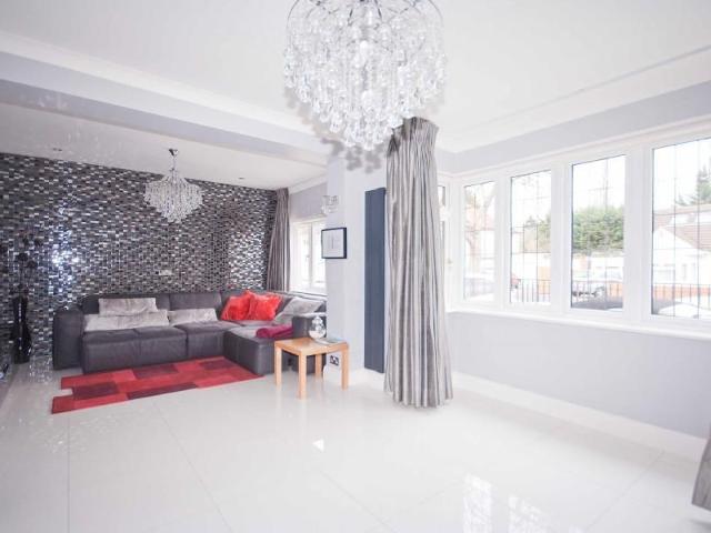 6 bedroom semi detached house to rent