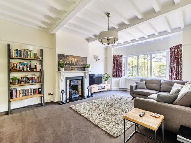6 bedroom semi detached house to rent