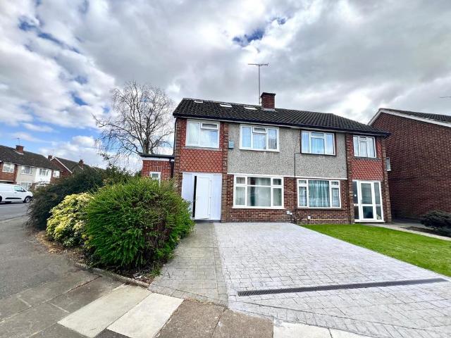 6 bedroom semi detached house to rent
