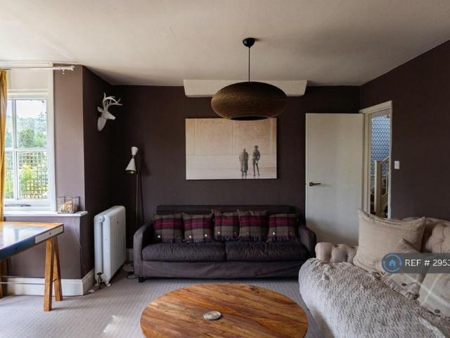 6 bedroom semi detached house to rent