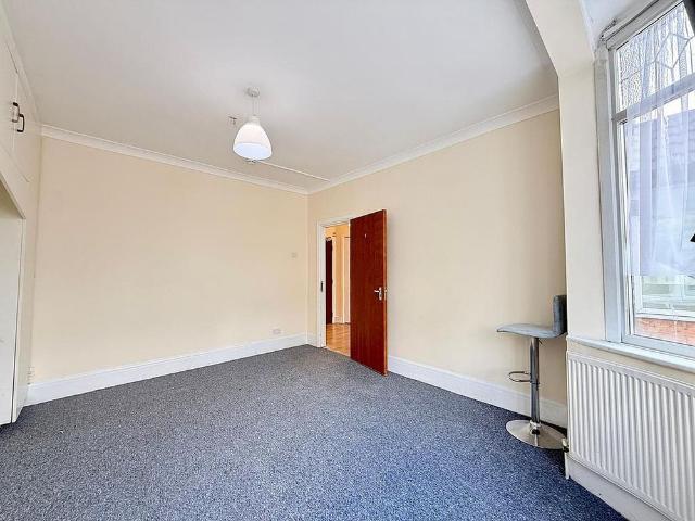 6 bedroom semi detached house to rent